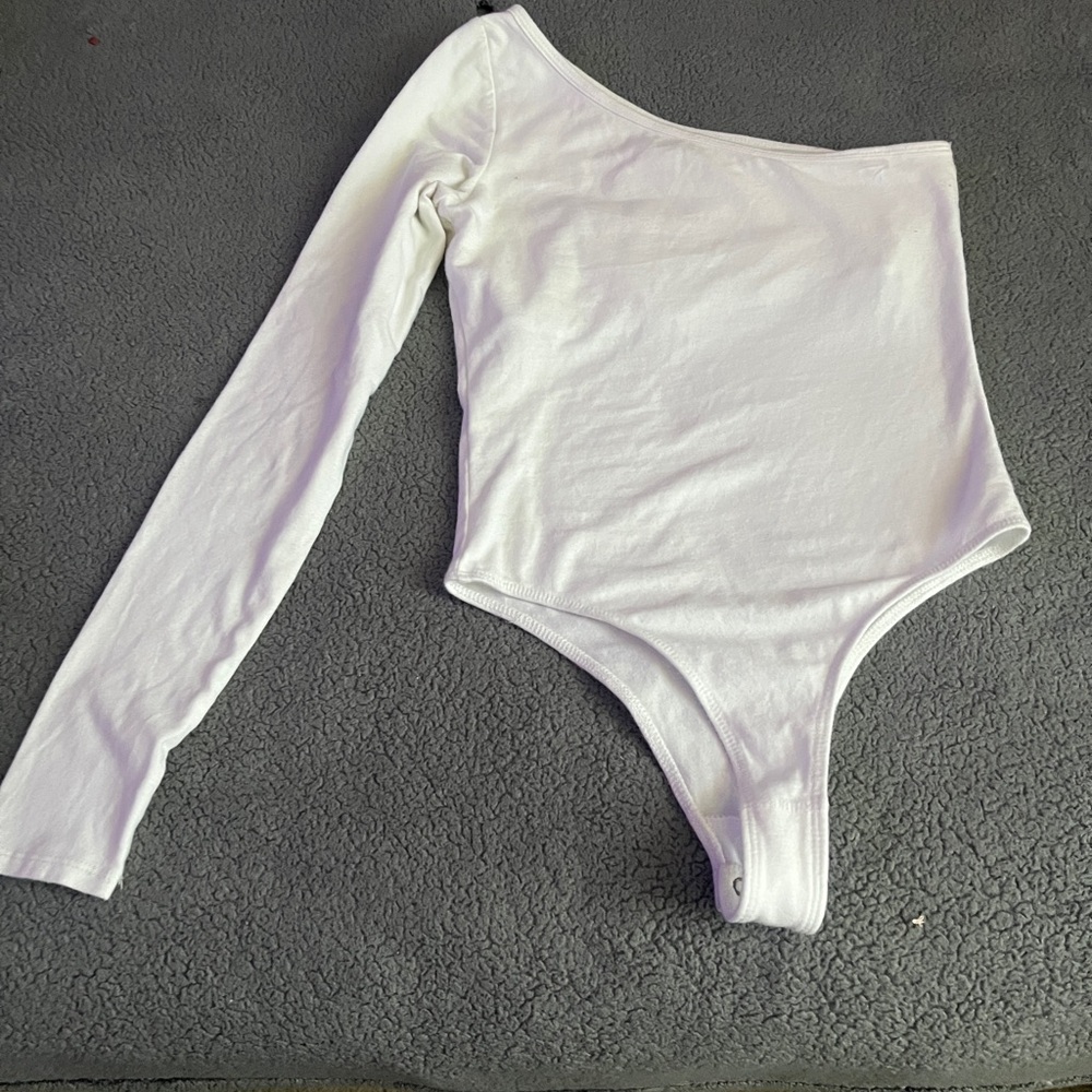 Hollister White Asymmetrical One Sleeve Bodysuit